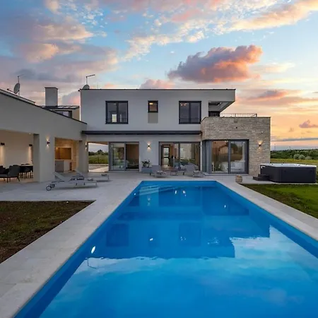 Chiara By Seeadria Agency Brtonigla