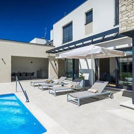 Chiara By Seeadria Agency Guest house